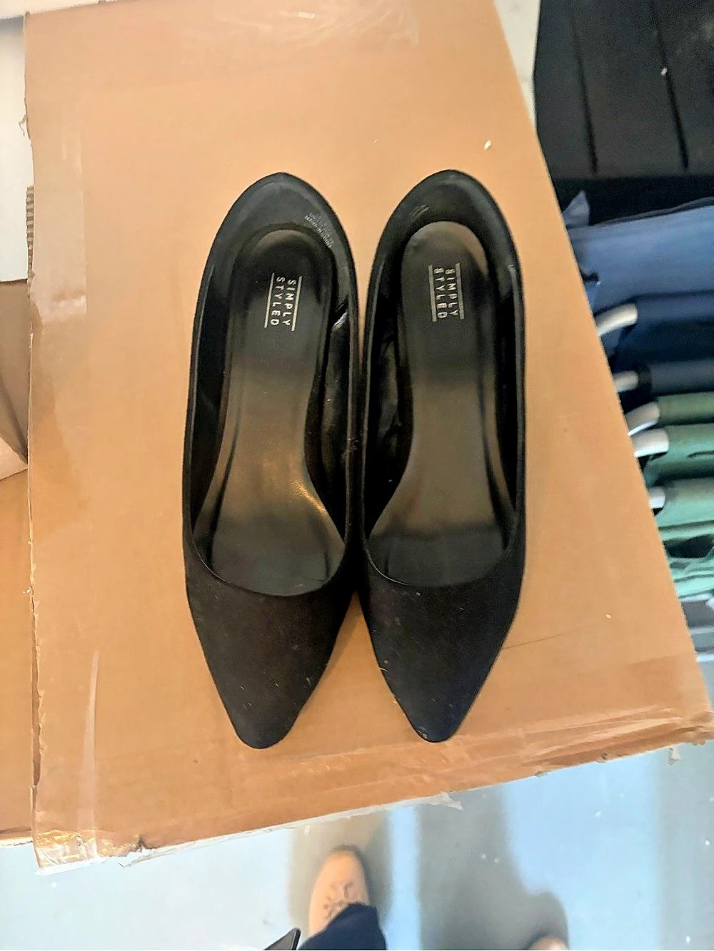 Pointed Toe Block Heel Pumps in Black